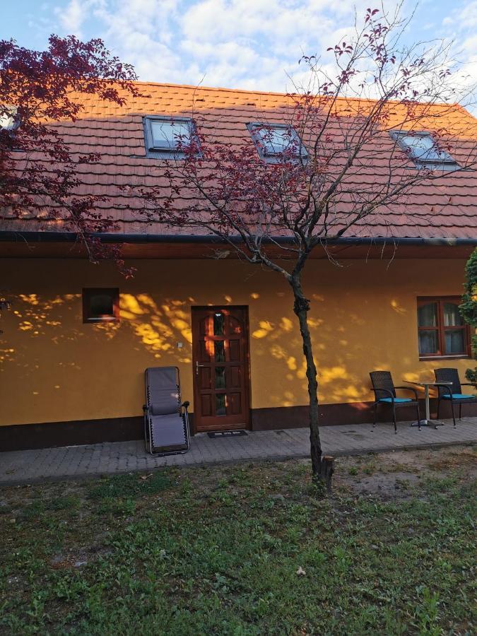 Varalja Vendeghaz Тата Экстерьер фото